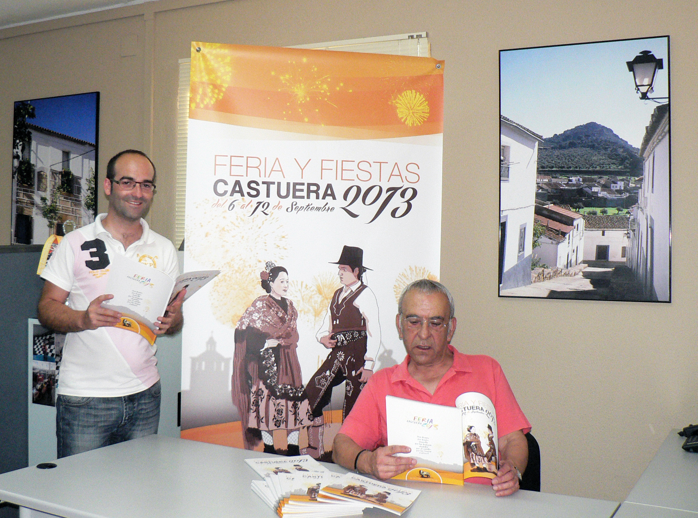 El alcalde, Paolo Atalaya y el concejal de Festejos, Juan José Perea, presentaron la Feria 2013