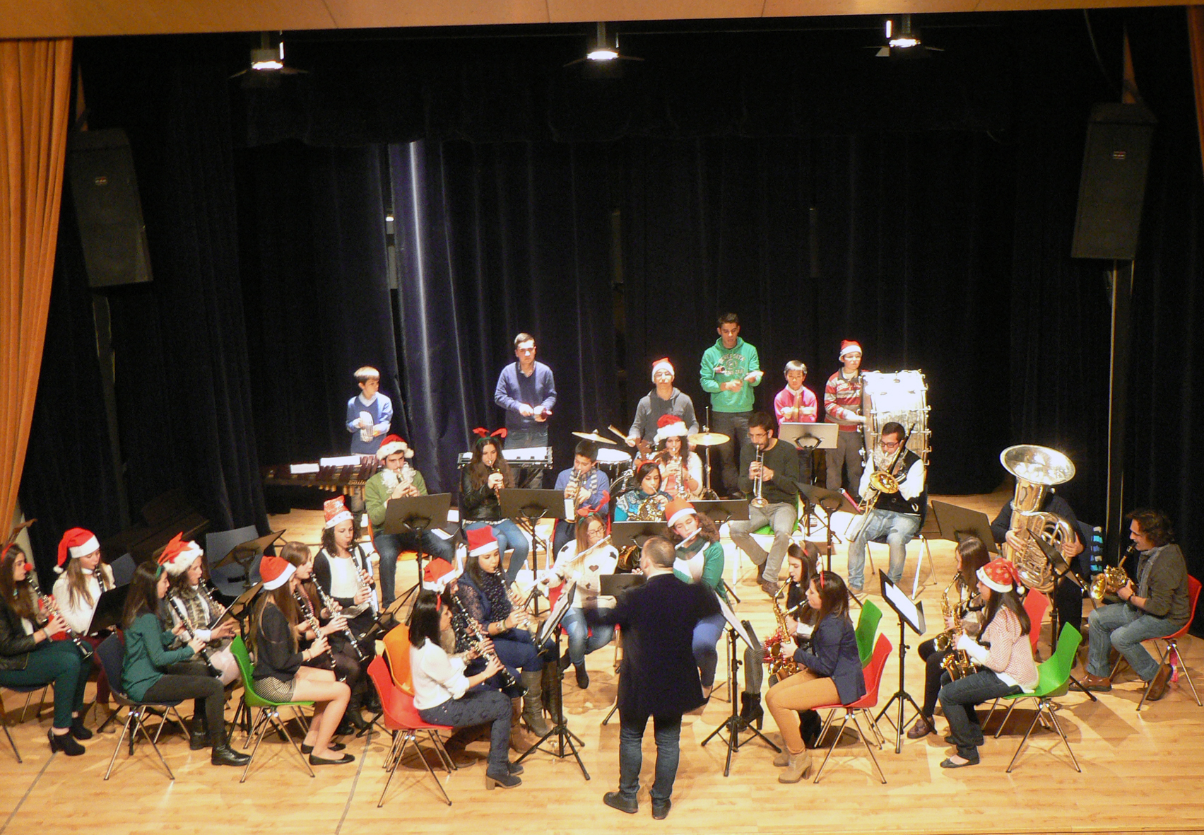 La Banda y la Escuela Municipal de Música vuelven a conquistar al público con su tradicional concierto de Navidad