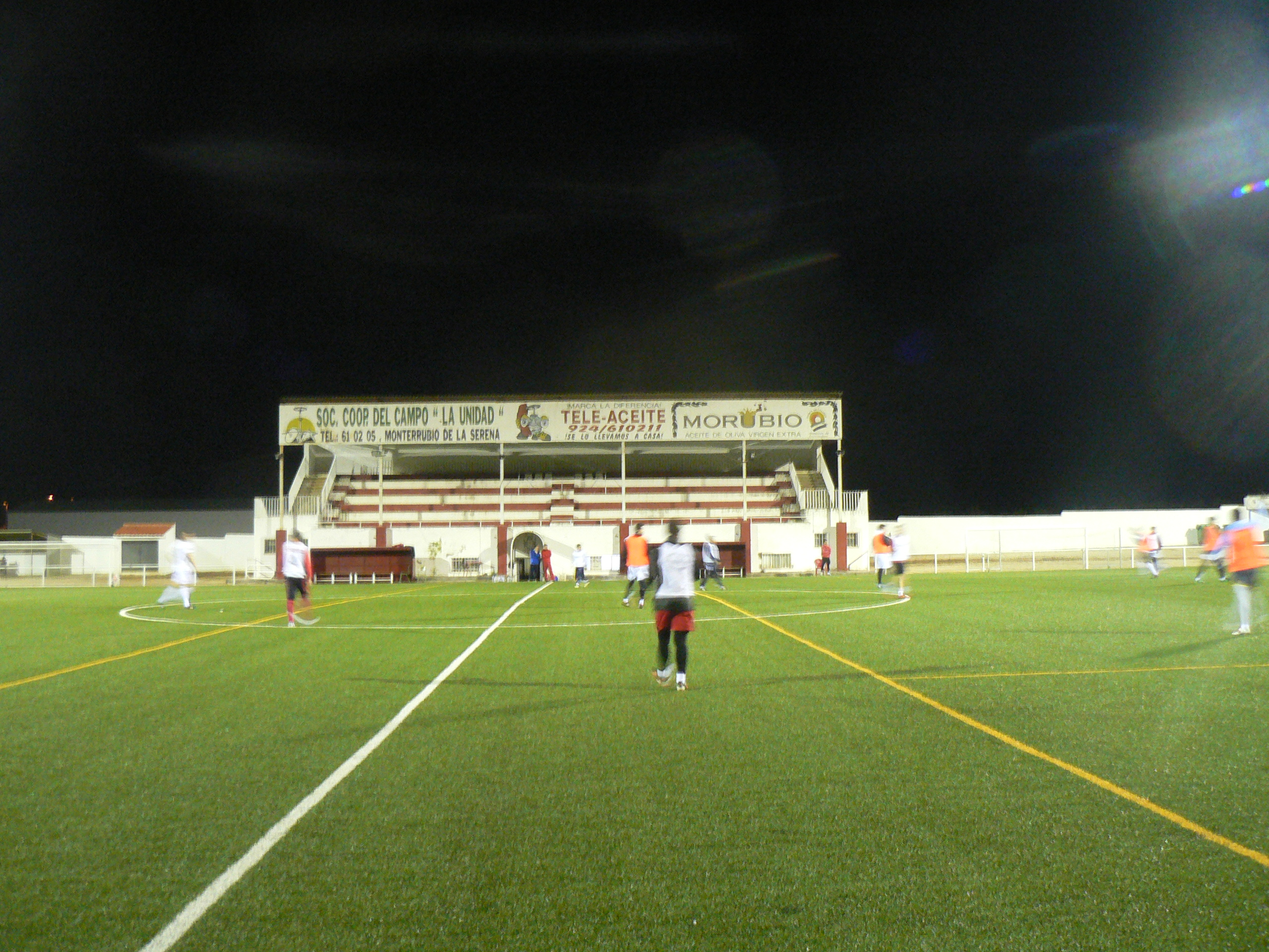 El campo de fútbol "Manuel Ruiz" estrena iluminación, una vieja reivindicación del CD Castuera